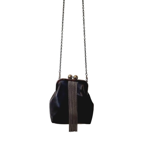 WOMEN'S‎ FRINGE CHAIN CONVERTIBLE CLUTCH IN BLACK - Size 5.5"W x 6.5"H x 1.25"D - Picture 1 of 4